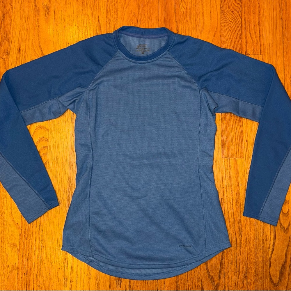 Patagonia Women's Capilene Base Layer Blue Raglan Long Sleeve Crew Neck shirt-S.